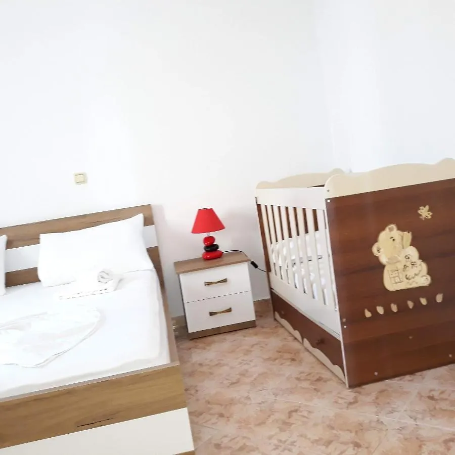 Familiar Apartments!Near The Beach & Butrinti Lake! Ksamil Apartmán