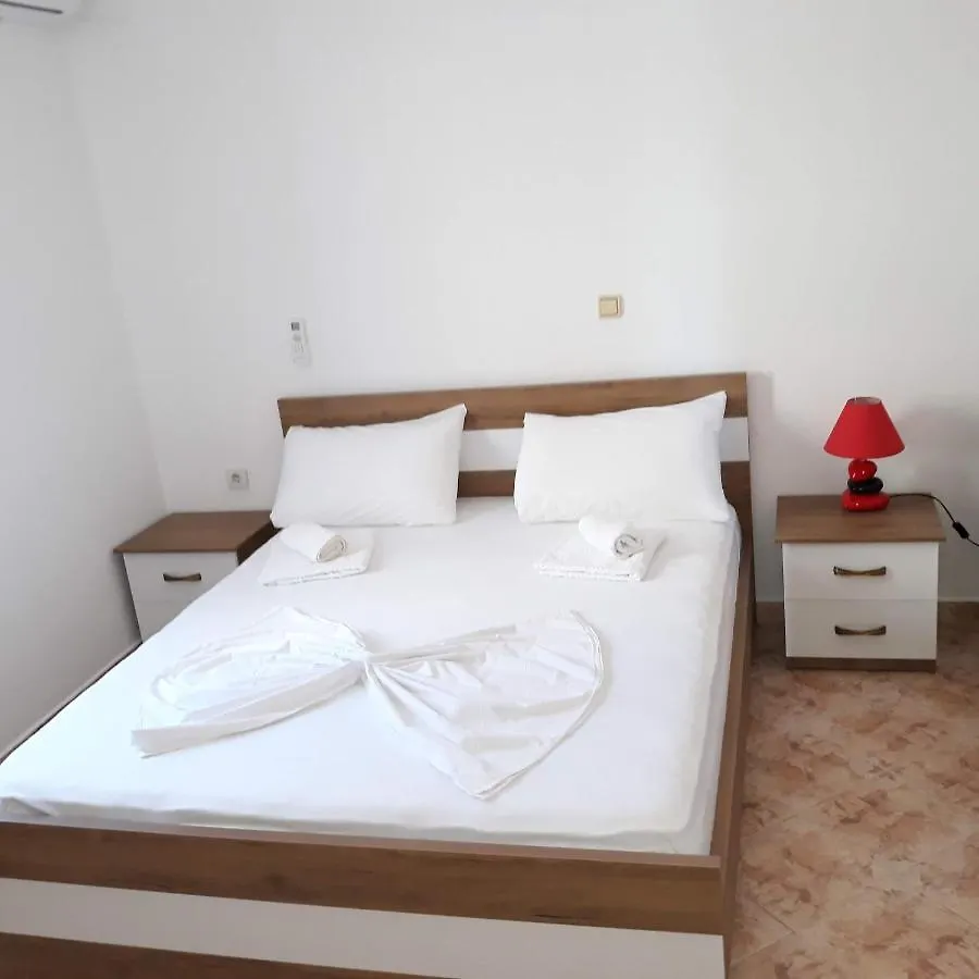 Familiar Apartments!Near The Beach & Butrinti Lake! Ksamil Albánie